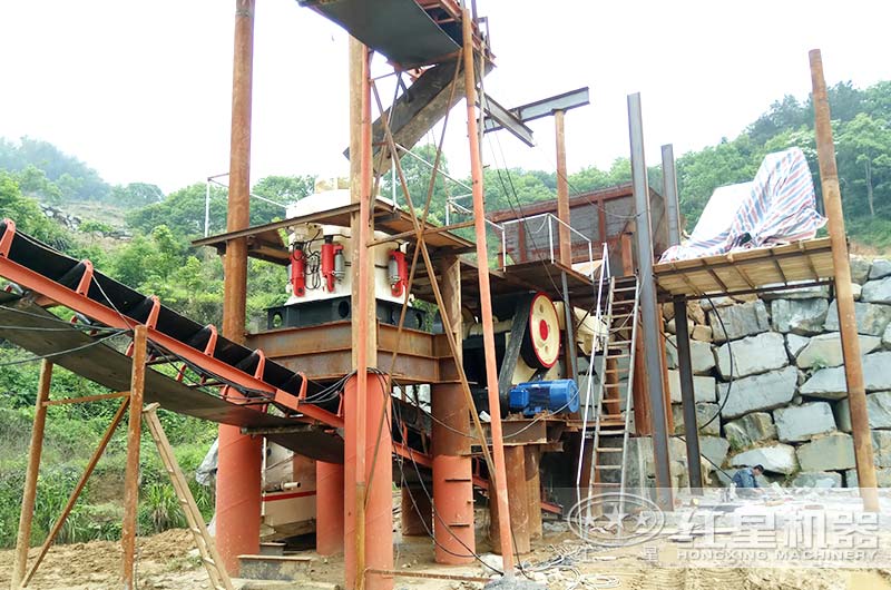 硬巖破碎加工現場